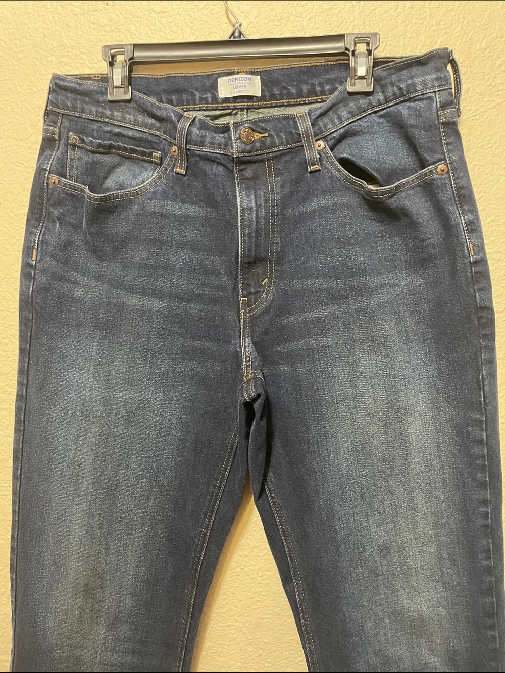 Denizen From Levi's 231 Athletic Men's Jeans. Good Condition. Size 36 by 34.